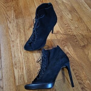 Burberry Elegant Black Heeled Boots